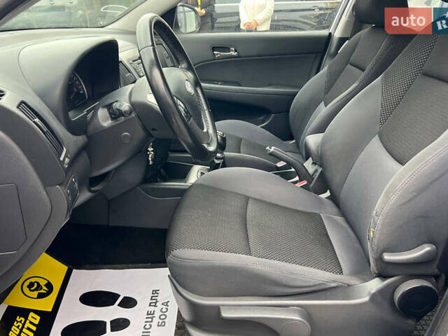 Белый Хендай i30, объемом двигателя 1.58 л и пробегом 250 тыс. км за 5700 $, фото 18 на Automoto.ua