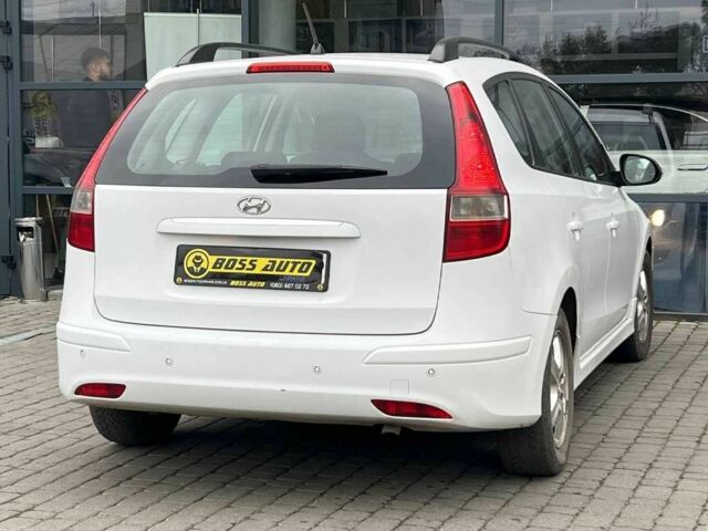 Белый Хендай i30, объемом двигателя 1.6 л и пробегом 250 тыс. км за 5700 $, фото 6 на Automoto.ua