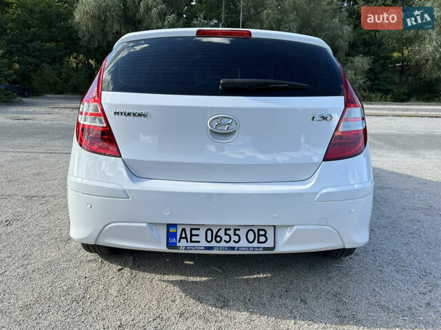 Білий Хендай i30, об'ємом двигуна 1.6 л та пробігом 123 тис. км за 8200 $, фото 3 на Automoto.ua
