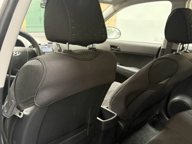 Белый Хендай i30, объемом двигателя 1.4 л и пробегом 234 тыс. км за 4999 $, фото 4 на Automoto.ua