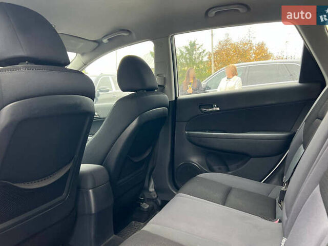 Белый Хендай i30, объемом двигателя 1.58 л и пробегом 250 тыс. км за 5700 $, фото 17 на Automoto.ua