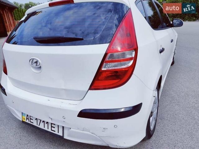 Белый Хендай i30, объемом двигателя 1.6 л и пробегом 163 тыс. км за 6500 $, фото 15 на Automoto.ua