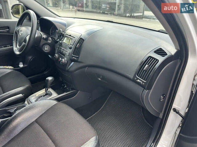 Білий Хендай i30, об'ємом двигуна 1.59 л та пробігом 202 тис. км за 6900 $, фото 19 на Automoto.ua