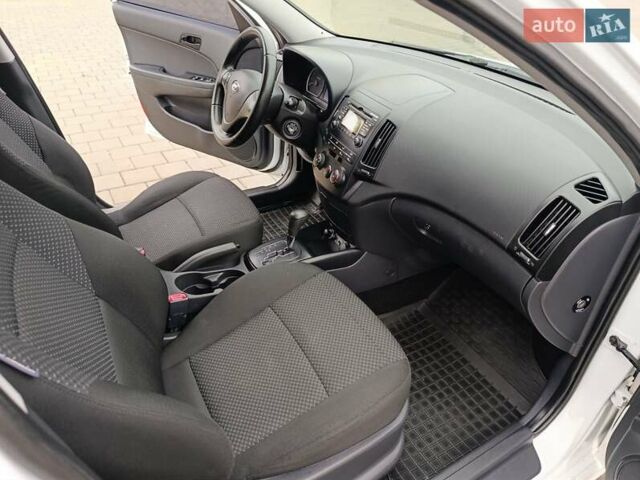 Белый Хендай i30, объемом двигателя 1.6 л и пробегом 171 тыс. км за 7650 $, фото 23 на Automoto.ua