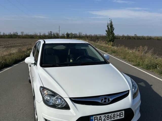 Белый Хендай i30, объемом двигателя 1.6 л и пробегом 192 тыс. км за 7800 $, фото 1 на Automoto.ua