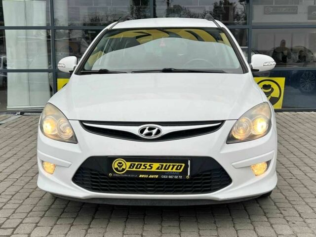 Белый Хендай i30, объемом двигателя 1.6 л и пробегом 250 тыс. км за 5700 $, фото 1 на Automoto.ua