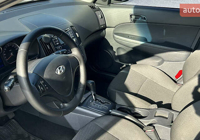Білий Хендай i30, об'ємом двигуна 1.6 л та пробігом 123 тис. км за 8200 $, фото 7 на Automoto.ua