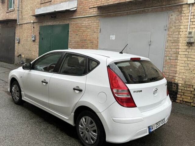 Белый Хендай i30, объемом двигателя 1.4 л и пробегом 234 тыс. км за 4999 $, фото 10 на Automoto.ua