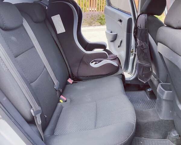 Белый Хендай i30, объемом двигателя 1.6 л и пробегом 163 тыс. км за 6500 $, фото 24 на Automoto.ua
