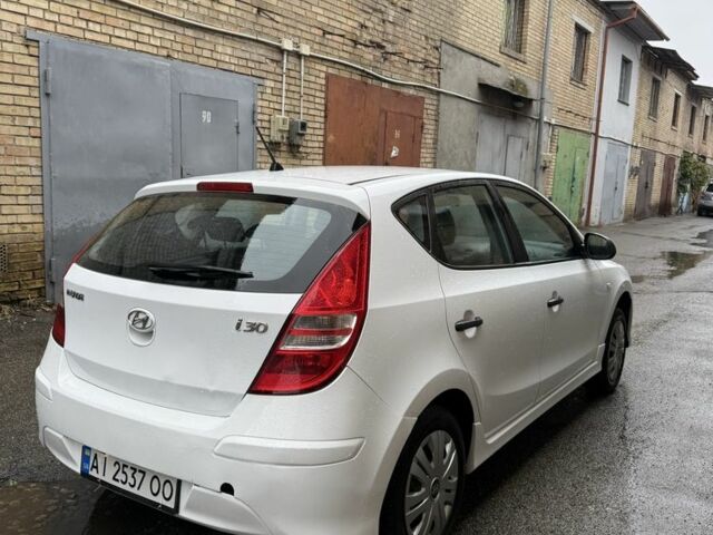 Белый Хендай i30, объемом двигателя 1.4 л и пробегом 234 тыс. км за 4999 $, фото 9 на Automoto.ua
