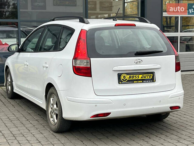 Белый Хендай i30, объемом двигателя 1.58 л и пробегом 250 тыс. км за 5700 $, фото 4 на Automoto.ua