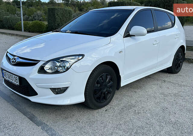 Білий Хендай i30, об'ємом двигуна 1.6 л та пробігом 123 тис. км за 8200 $, фото 2 на Automoto.ua