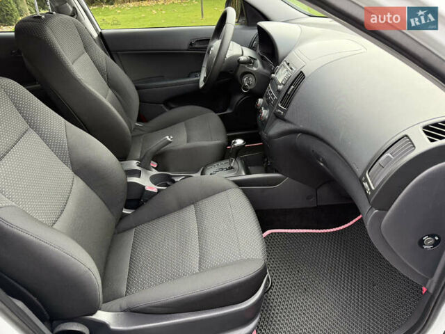 Белый Хендай i30, объемом двигателя 1.6 л и пробегом 164 тыс. км за 7500 $, фото 14 на Automoto.ua