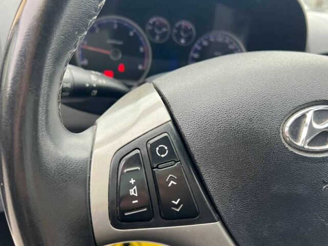 Белый Хендай i30, объемом двигателя 1.6 л и пробегом 250 тыс. км за 5700 $, фото 21 на Automoto.ua