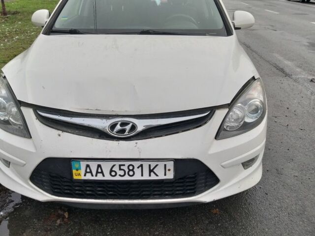 Белый Хендай i30, объемом двигателя 1.4 л и пробегом 120 тыс. км за 6200 $, фото 7 на Automoto.ua