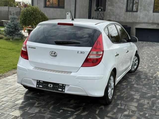 Білий Хендай i30, об'ємом двигуна 1.6 л та пробігом 164 тис. км за 7500 $, фото 6 на Automoto.ua