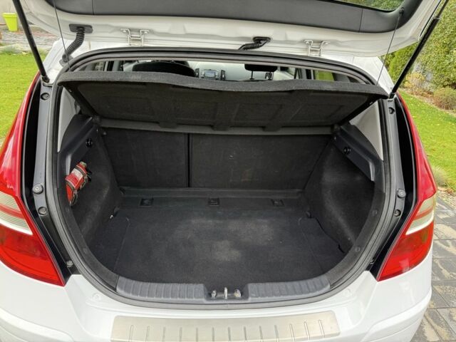 Білий Хендай i30, об'ємом двигуна 1.6 л та пробігом 164 тис. км за 7500 $, фото 17 на Automoto.ua