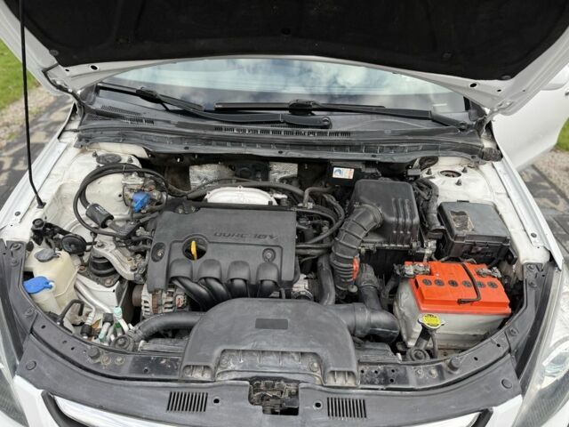 Білий Хендай i30, об'ємом двигуна 1.6 л та пробігом 164 тис. км за 7500 $, фото 19 на Automoto.ua