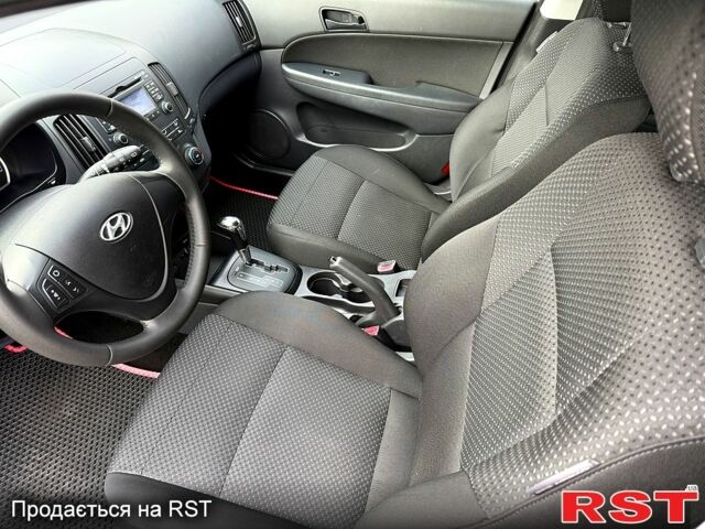 Белый Хендай i30, объемом двигателя 1.6 л и пробегом 164 тыс. км за 7500 $, фото 9 на Automoto.ua