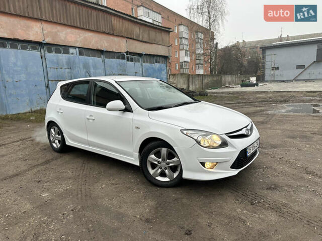 Белый Хендай i30, объемом двигателя 1.58 л и пробегом 180 тыс. км за 7300 $, фото 5 на Automoto.ua