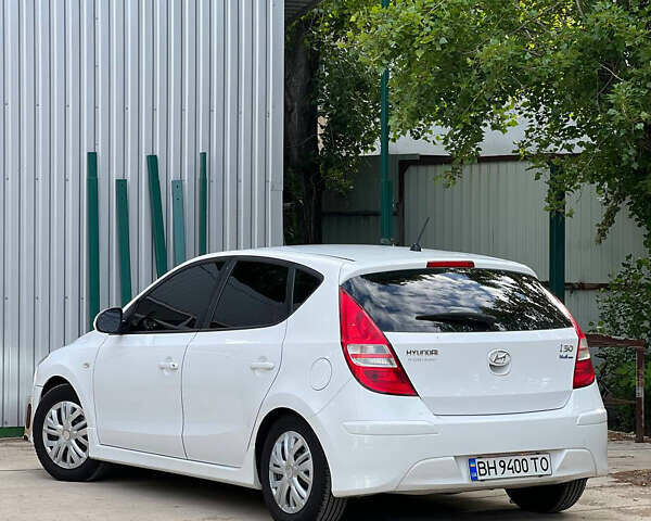 Белый Хендай i30, объемом двигателя 1.58 л и пробегом 258 тыс. км за 6200 $, фото 3 на Automoto.ua