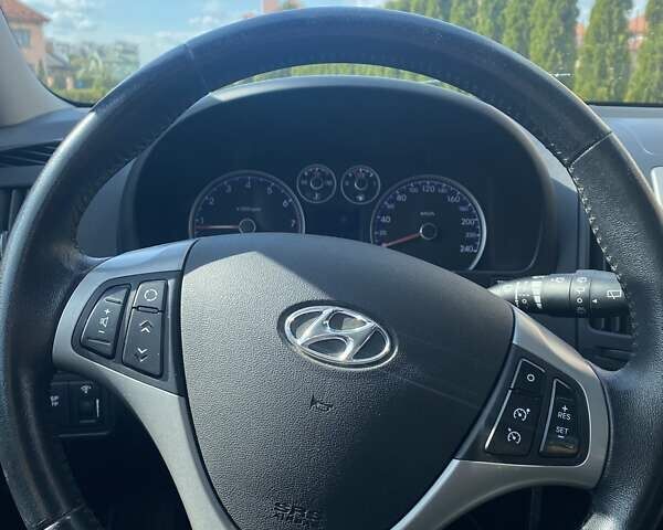 Белый Хендай i30, объемом двигателя 1.6 л и пробегом 191 тыс. км за 6800 $, фото 26 на Automoto.ua