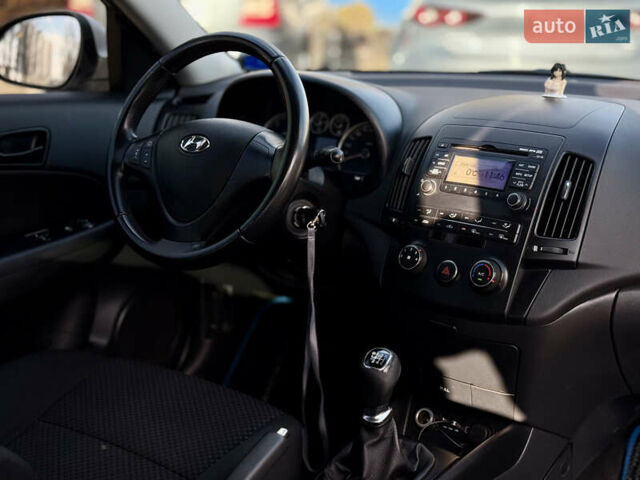 Белый Хендай i30, объемом двигателя 1.6 л и пробегом 227 тыс. км за 6500 $, фото 15 на Automoto.ua