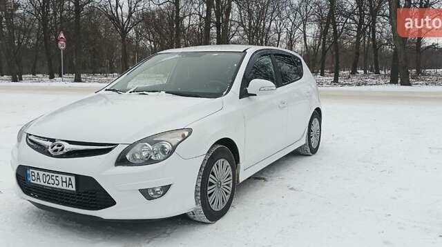 Белый Хендай i30, объемом двигателя 1.59 л и пробегом 185 тыс. км за 7200 $, фото 2 на Automoto.ua