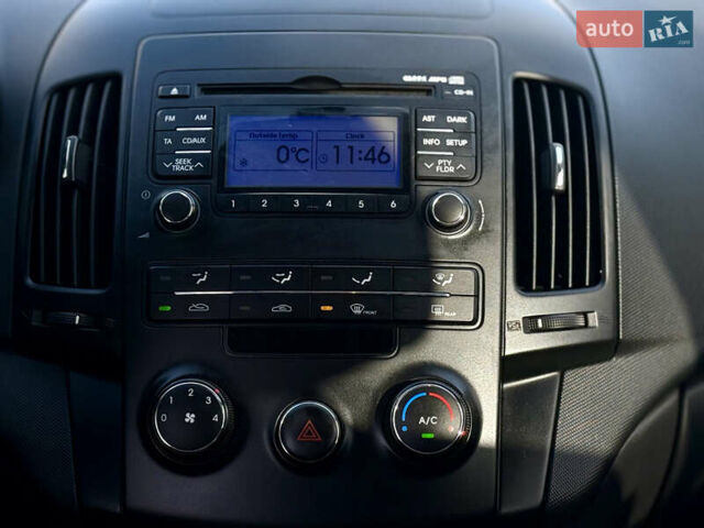 Белый Хендай i30, объемом двигателя 1.6 л и пробегом 227 тыс. км за 6500 $, фото 11 на Automoto.ua