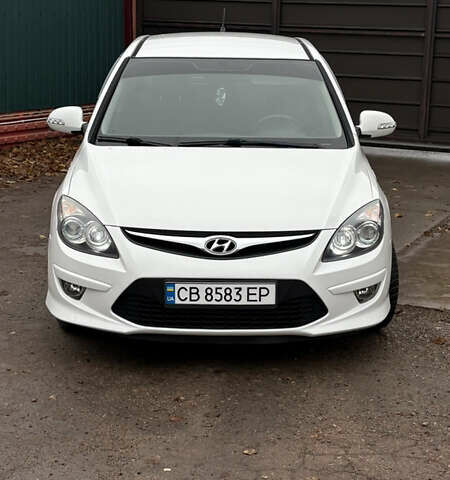 Белый Хендай i30, объемом двигателя 1.58 л и пробегом 269 тыс. км за 5800 $, фото 4 на Automoto.ua