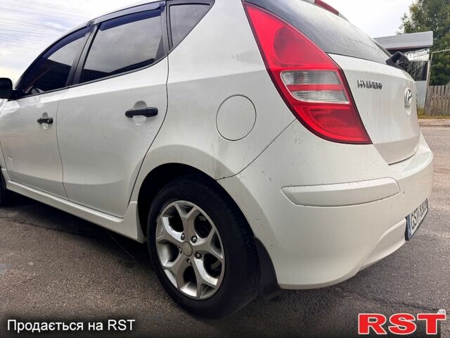 Хендай i30 2011 в Киеве на Automoto.ua Белый Хендай i30, объемом двигателя 1.4 л и пробегом 0 тыс. км за 3000 $, фото 2 на Automoto.ua