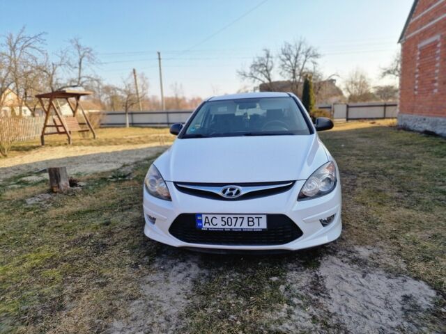 Хендай i30 2011 в Луцке на Automoto.ua Белый Хендай i30, объемом двигателя 1.4 л и пробегом 120 тыс. км за 7805 $, фото 1 на Automoto.ua