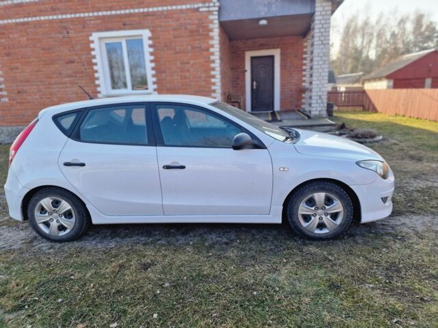 Хендай i30 2011 в Луцке на Automoto.ua Белый Хендай i30, объемом двигателя 1.4 л и пробегом 120 тыс. км за 7805 $, фото 2 на Automoto.ua