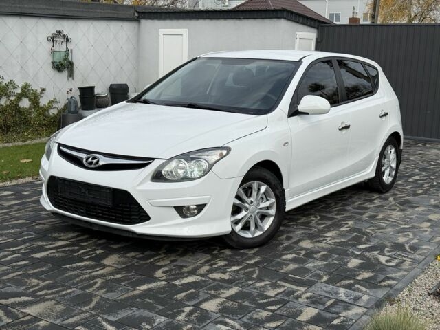 Білий Хендай i30, об'ємом двигуна 1.6 л та пробігом 164 тис. км за 7500 $, фото 12 на Automoto.ua