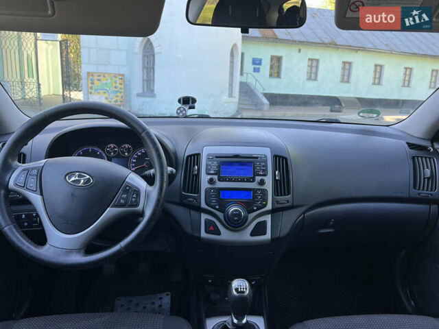 Белый Хендай i30, объемом двигателя 1.58 л и пробегом 263 тыс. км за 6500 $, фото 13 на Automoto.ua