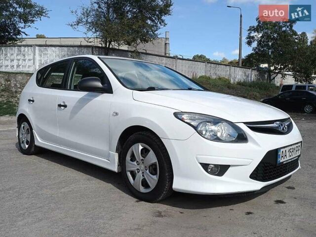 Белый Хендай i30, объемом двигателя 1.4 л и пробегом 248 тыс. км за 7000 $, фото 8 на Automoto.ua