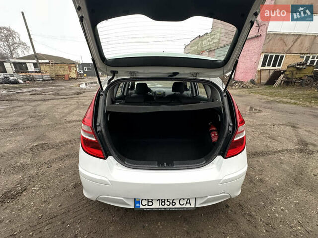 Белый Хендай i30, объемом двигателя 1.58 л и пробегом 180 тыс. км за 7300 $, фото 30 на Automoto.ua