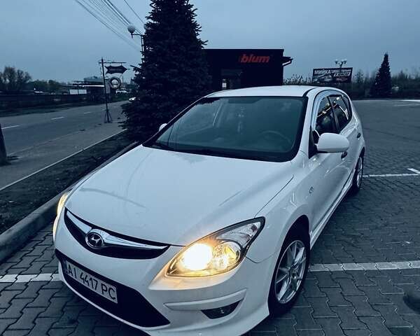 Белый Хендай i30, объемом двигателя 1.6 л и пробегом 236 тыс. км за 7300 $, фото 8 на Automoto.ua
