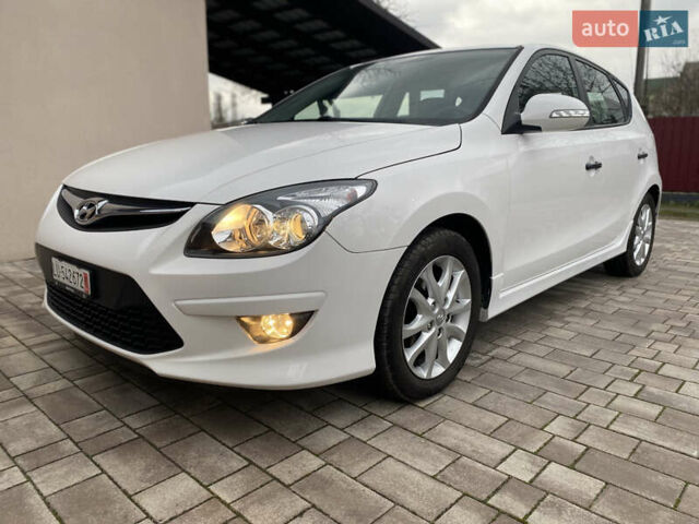 Белый Хендай i30, объемом двигателя 1.6 л и пробегом 135 тыс. км за 7190 $, фото 5 на Automoto.ua
