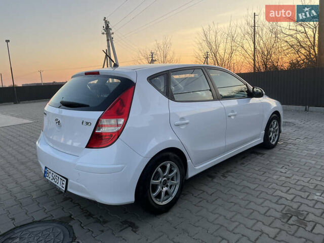 Білий Хендай i30, об'ємом двигуна 1.6 л та пробігом 205 тис. км за 6300 $, фото 3 на Automoto.ua