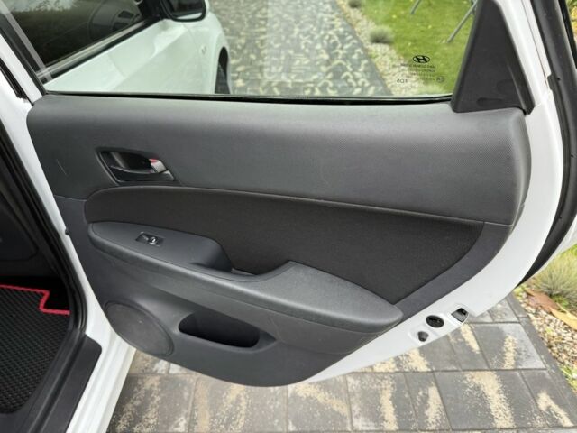 Білий Хендай i30, об'ємом двигуна 1.6 л та пробігом 164 тис. км за 7500 $, фото 16 на Automoto.ua