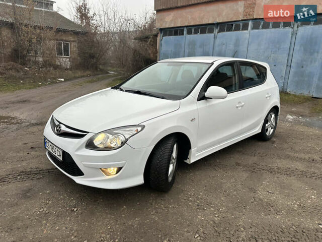 Белый Хендай i30, объемом двигателя 1.58 л и пробегом 180 тыс. км за 7300 $, фото 20 на Automoto.ua