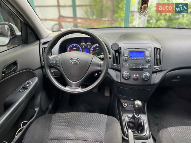 Белый Хендай i30, объемом двигателя 1.58 л и пробегом 258 тыс. км за 6200 $, фото 7 на Automoto.ua