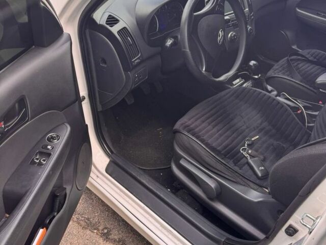 Белый Хендай i30, объемом двигателя 0 л и пробегом 269 тыс. км за 3200 $, фото 7 на Automoto.ua
