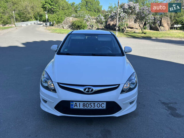 Белый Хендай i30, объемом двигателя 1.58 л и пробегом 263 тыс. км за 6500 $, фото 3 на Automoto.ua