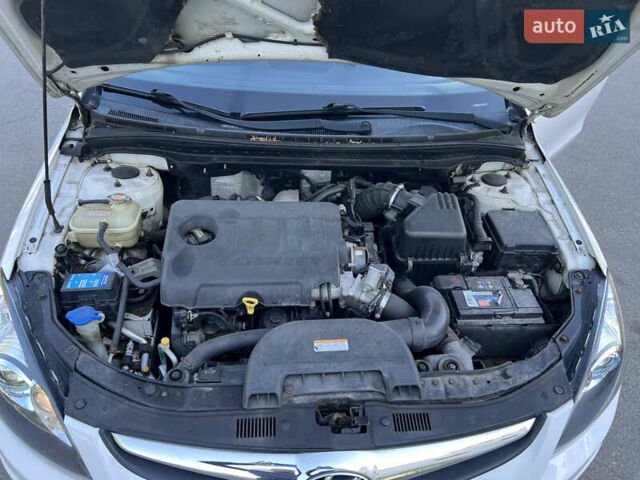 Белый Хендай i30, объемом двигателя 1.58 л и пробегом 263 тыс. км за 6500 $, фото 14 на Automoto.ua