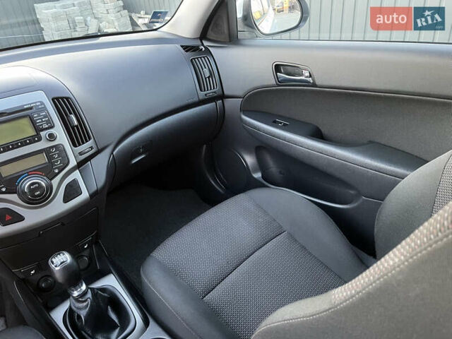 Білий Хендай i30, об'ємом двигуна 1.6 л та пробігом 205 тис. км за 6300 $, фото 14 на Automoto.ua