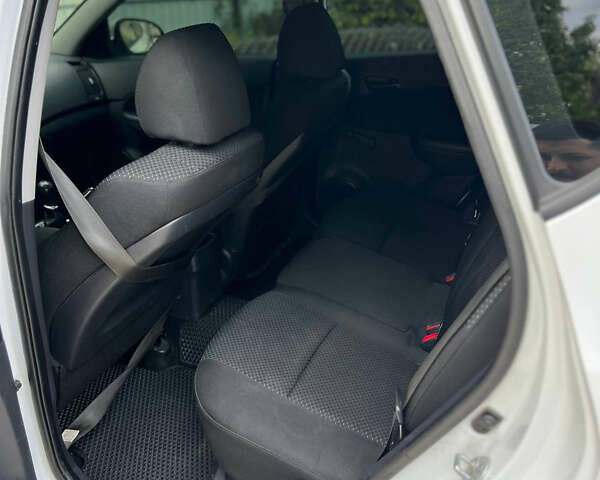Белый Хендай i30, объемом двигателя 1.58 л и пробегом 258 тыс. км за 6200 $, фото 6 на Automoto.ua