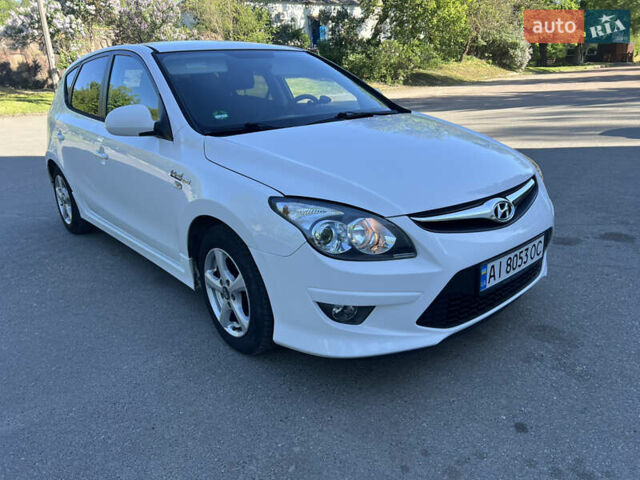 Белый Хендай i30, объемом двигателя 1.58 л и пробегом 263 тыс. км за 6500 $, фото 4 на Automoto.ua