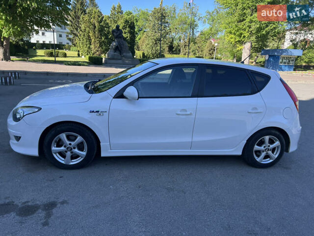 Белый Хендай i30, объемом двигателя 1.58 л и пробегом 263 тыс. км за 6500 $, фото 1 на Automoto.ua